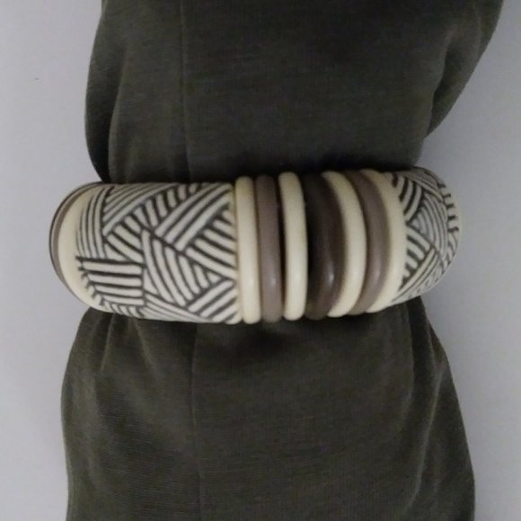 SOLD SOLD SOLD SOLD Beautiful Carved Bone Stretch Bracelet - Picture 6 of 16